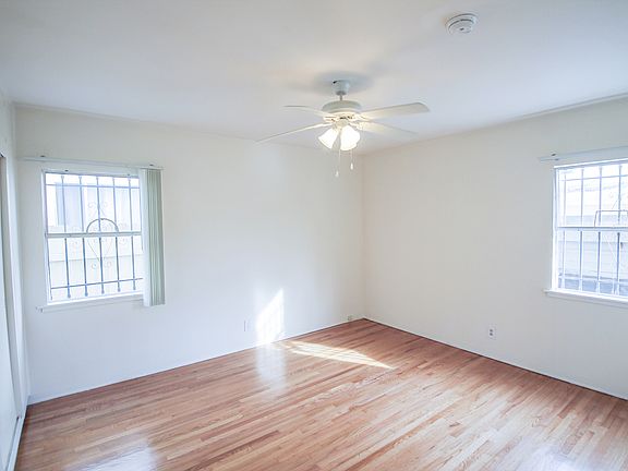 3rd image of 8316 Blackburn Ave #8320