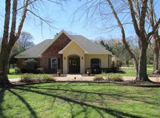 106 Cherrybark Ln, Natchez, MS 39120