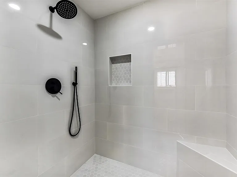 5946 Valkeith Dr — Photo 24