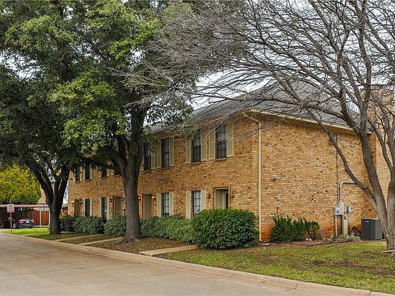 2nd image of 7332 Kingswood Cir