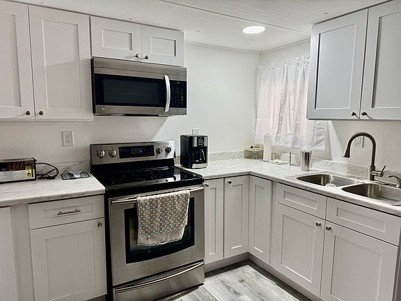 2nd image of 4420 Tucker Sq