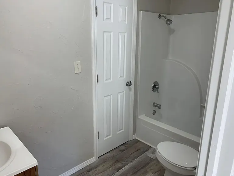 2046 N Campbell Ave — Photo 8