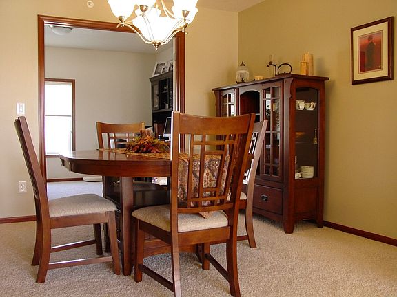 Dininr w/ office through french doors