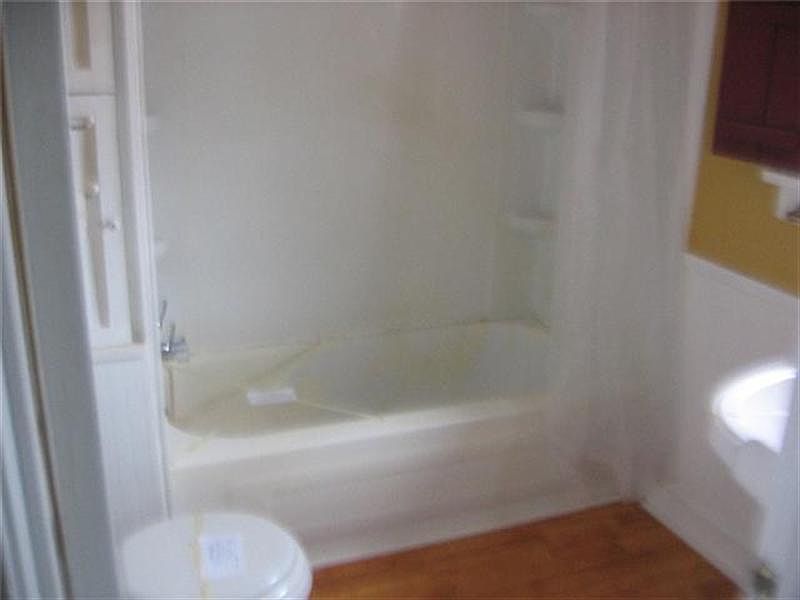 2nd image of 404 Mill St