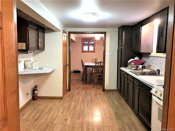 5th image of 2574 Hering Ave