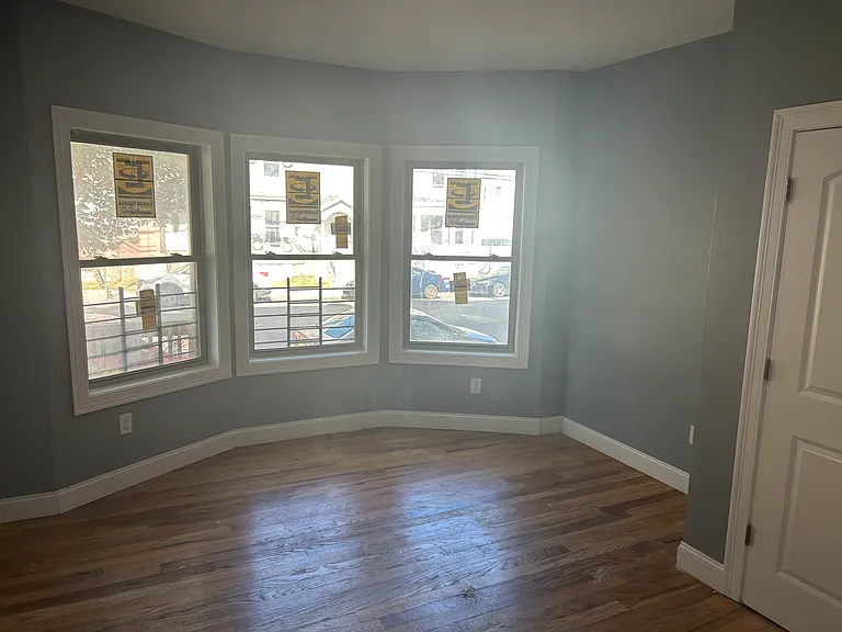 484 Avon Ave #1 — Photo 2