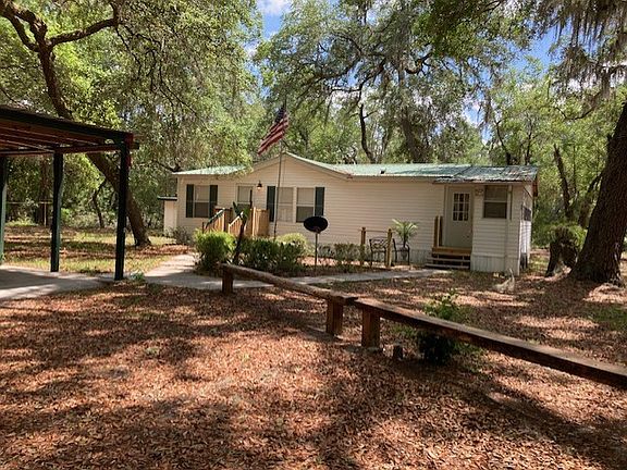 Home has nice curb appeal. Nestled in beautiful mossy trees.
