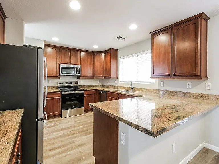 6830 S 44th Ln — Photo 10