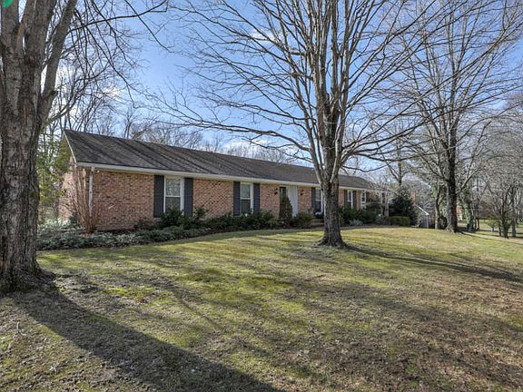 3rd image of 1204 Holly Hill Dr