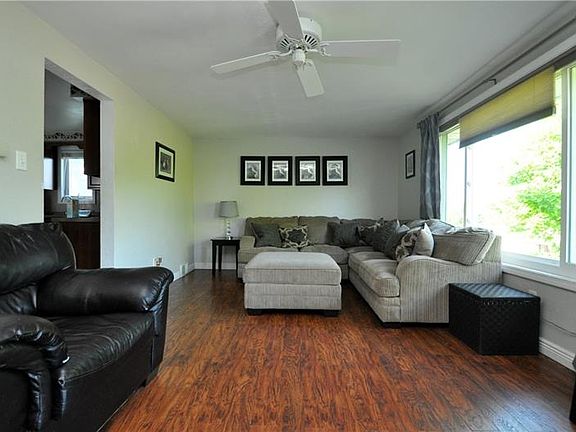 5th image of 136 Hollywood Dr
