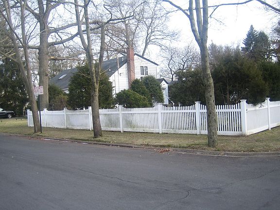 4th image of 32 Peacock Ln