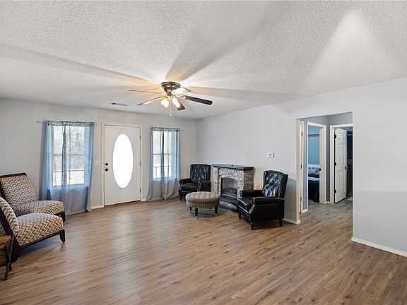 4th image of 1136 River Rd