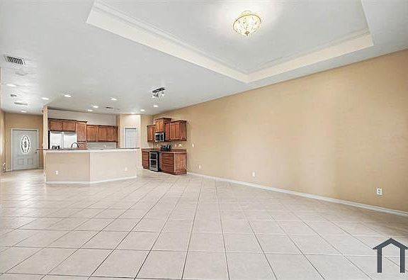 4th image of 627 SW 47th Ter