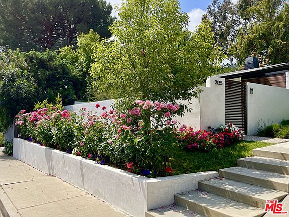 3rd image of 3135 Nichols Canyon Rd