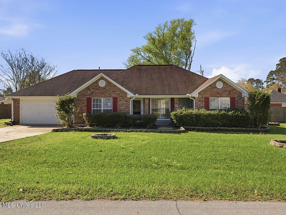 1st image of 102 Dogwood Trl