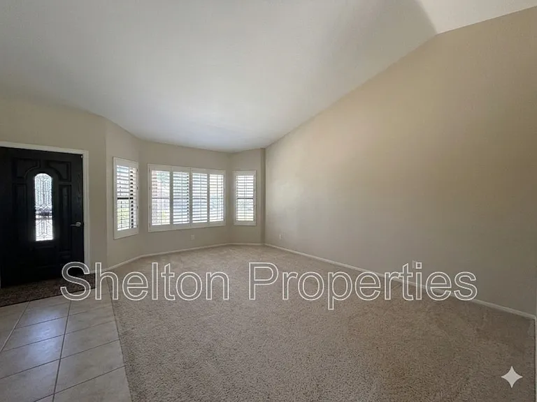 9418 W Tonto Ln — Photo 10