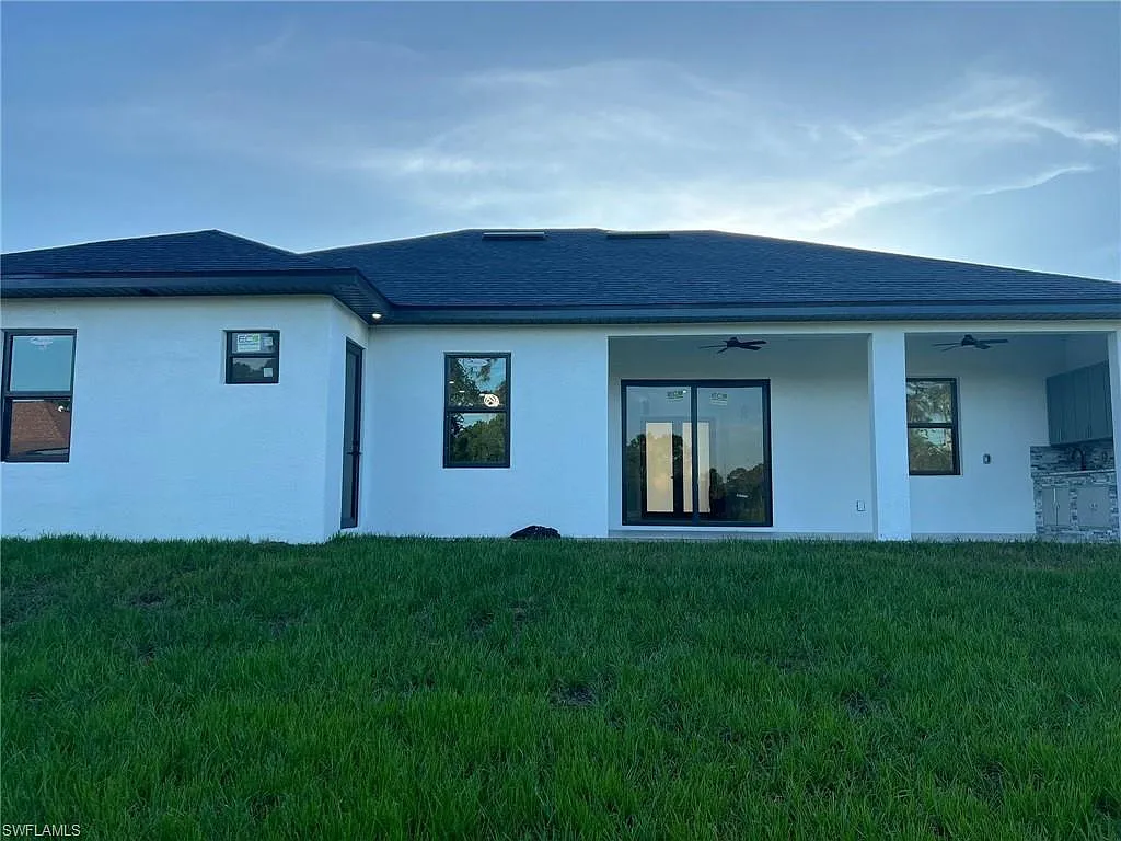3 bed, 2.5 bath, 1640 sqft, $2,200 — Photo 3