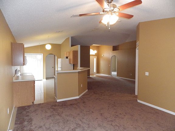 3rd image of 745 Lobelia Dr
