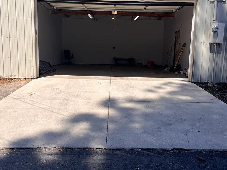 N Addison St — Photo 14