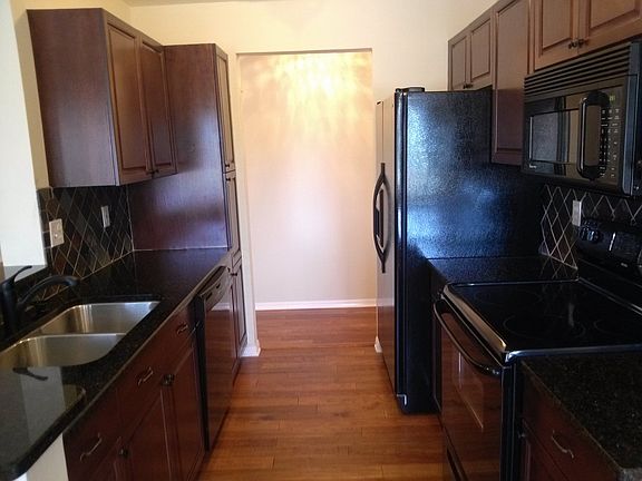 5th image of 110 Bennington Dr APT 8
