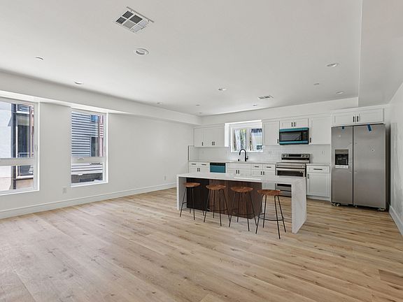5th image of 2113 Holly Dr