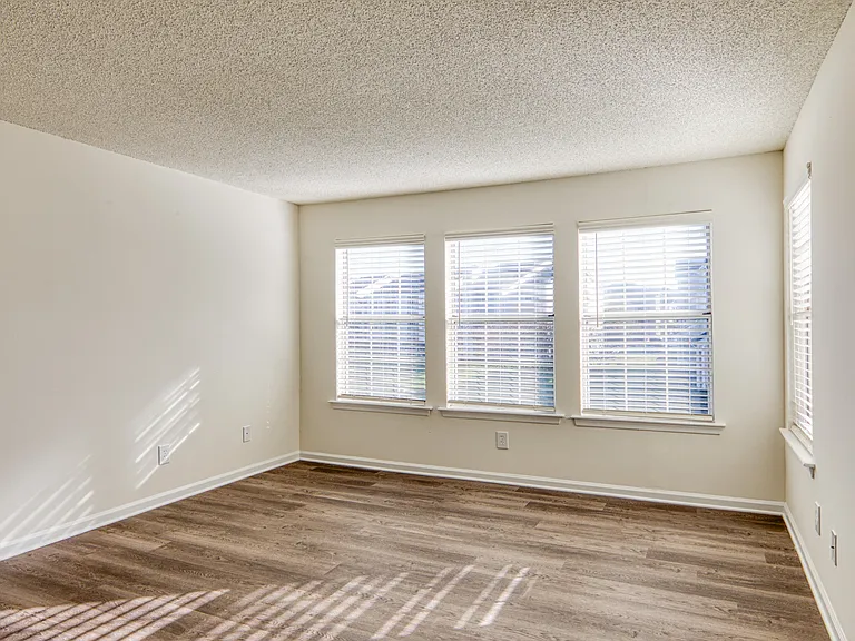Latitudes Apartments — Photo 27