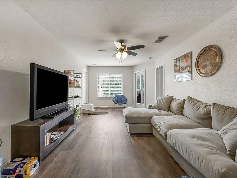 527 Parkway #303 — Photo 7