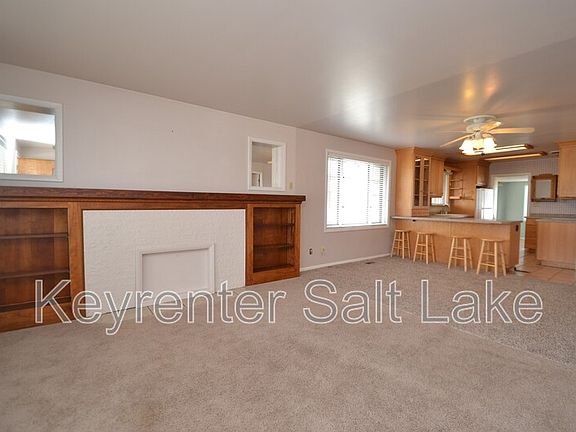 3rd image of 1201 E Emerson Ave