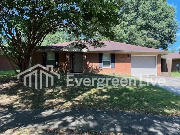 105 Celestin Ct, Raeford, NC 28376