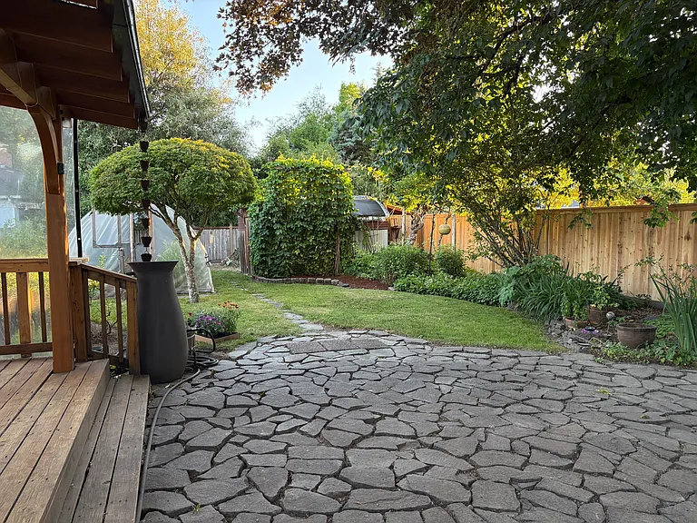 665 SE Vera Ave — Photo 30