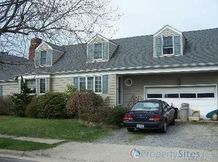 10 Sea Breeze Rd, Massapequa, NY 11758