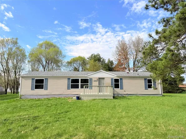 7033 E Mount Morris Rd, Otisville, MI 48463