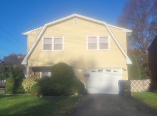 76 Pleasant Ave, Iselin, NJ 08830