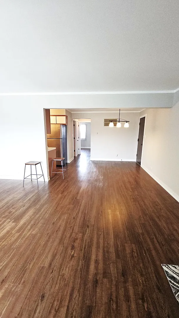 2 bed, 900 sqft, $1,800 — Photo 3