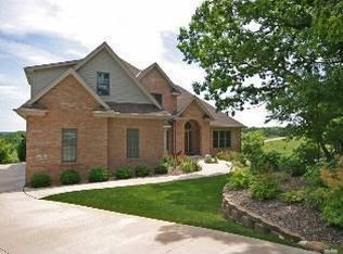 S52W29355 Ridgefield Rd, Waukesha, WI 53189