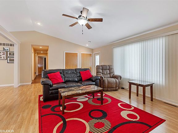 3rd image of 1704 4th Ave NW