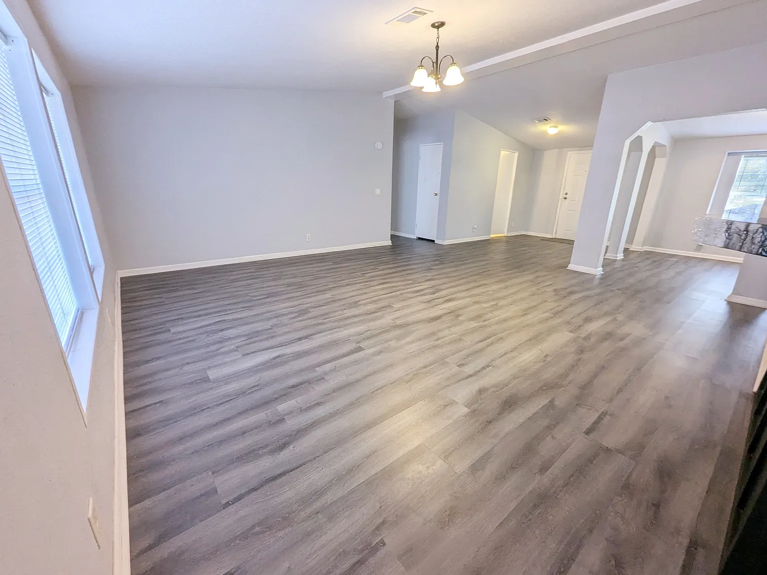 3 bed, 2.5 bath, 2040 sqft, $2,000 — Photo 3