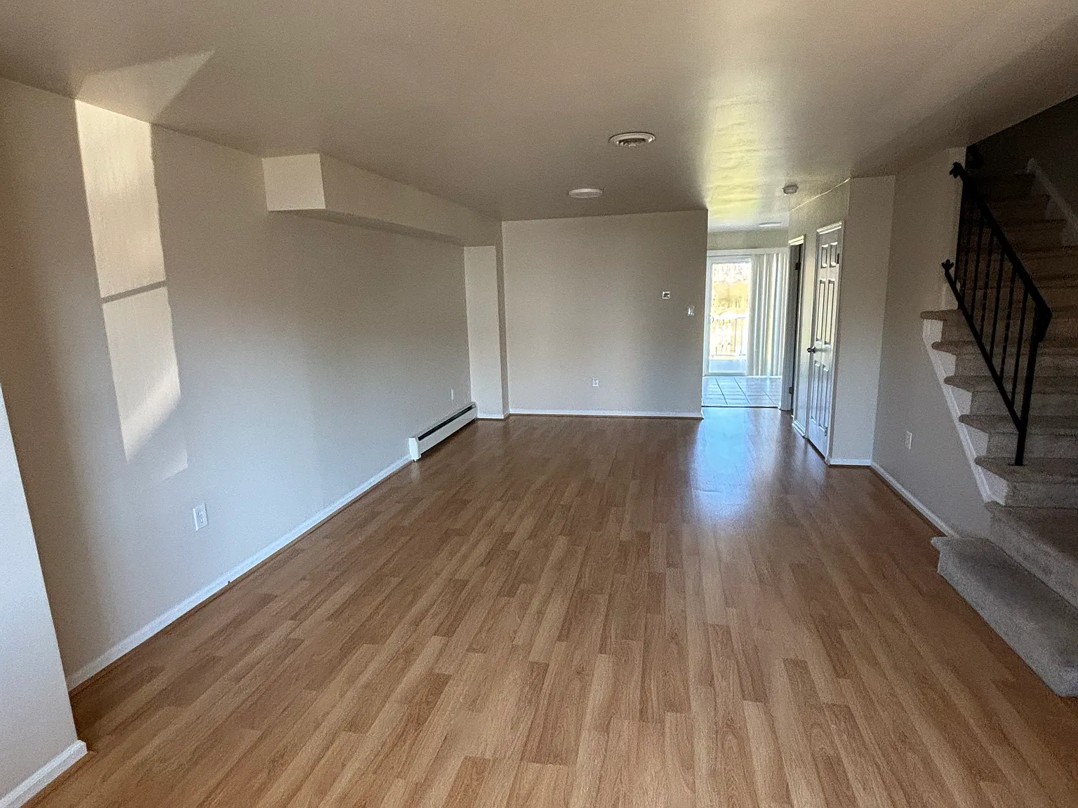 3 bed, 1.5 bath, 2000 sqft, $2,600 — Photo 3