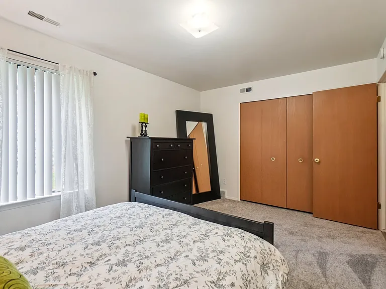 Eastwood Village Apartments — Photo 28