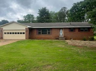 121 Wayne Dr, Killen, AL 35645