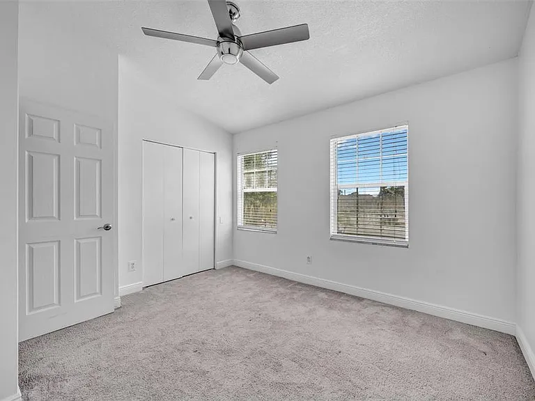 6127 Bayside Key Dr — Photo 35