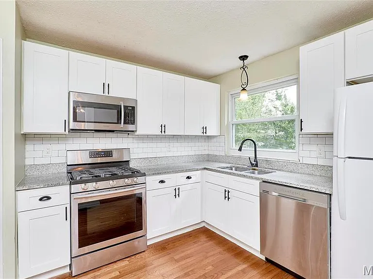 241 Valleyoak Ct — Photo 6