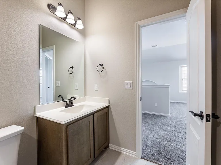 1304 Lancaster Dr — Photo 26
