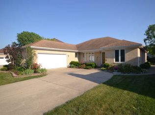 1041 E Thomas St, Arlington Heights, IL 60004