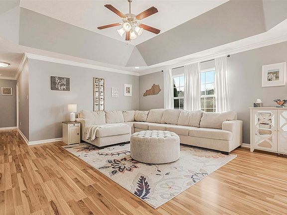 5th image of 324 White Dogwood Dr