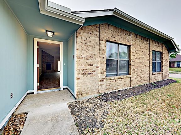 2nd image of 1026 Courtney Dr