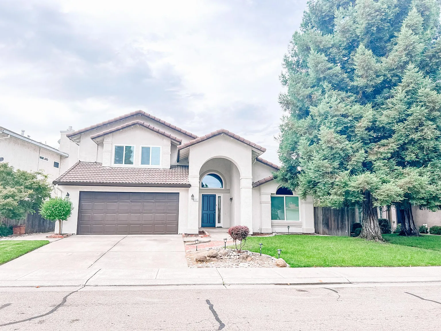 3 bed, 2086 sqft, $2,999 — Photo 1