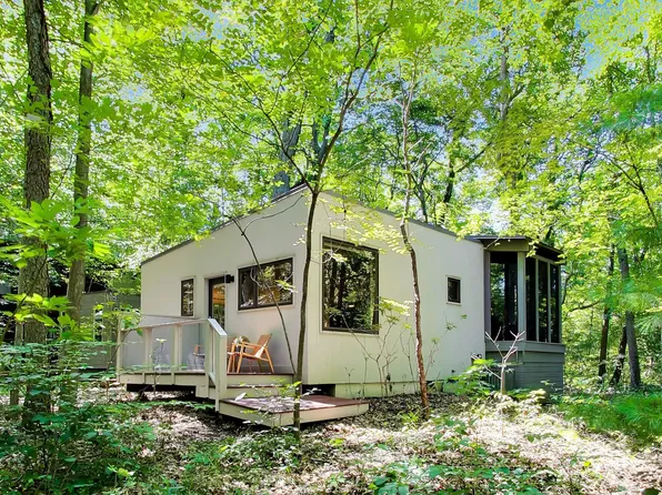 60 Tryon Farm Ln, Michigan City, IN 46360