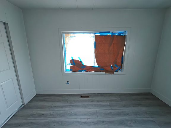 4th image of 320 Bell St