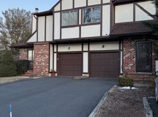 3 Balamor Ln, Ewing, NJ 08628